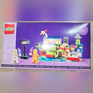 Lego Alien Space Diner #40687